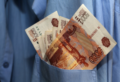 “Доверяй, но проверяй”: неизвестный по “доверенности” списал со счета пенсионера почти 7,5 млн рублей