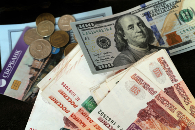 Сотрудник “службы безопасности банка” обманул петербургского пенсионера на 1,2 млн рублей