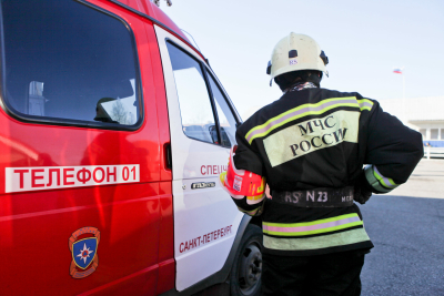 Кирпичный склад на дороге Петро-Славянка потушили за 40 минут